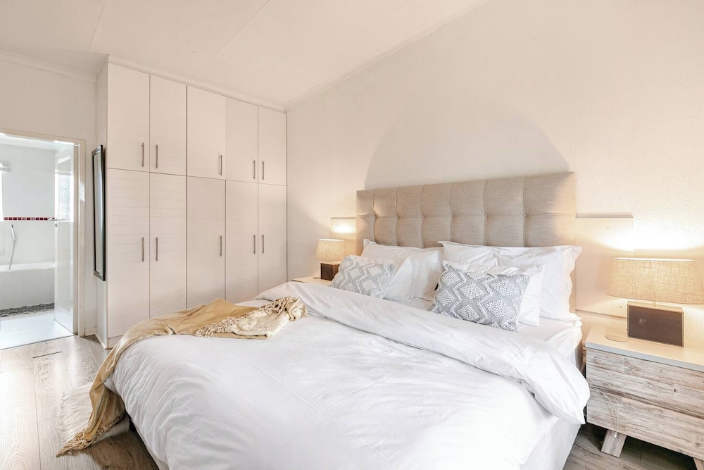 Cosy 2bed in Heart of Sandton