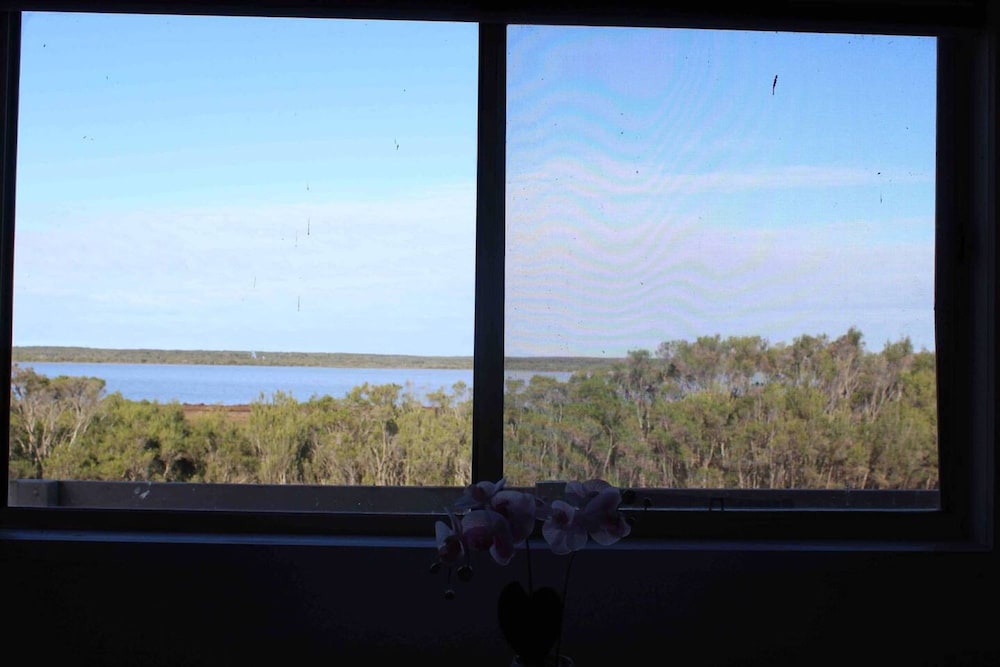 Unwind Escape to the Lakeside