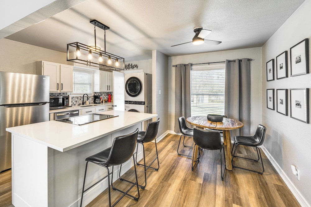Walk to At&t Stadium: Home w/ Patio & BBQ