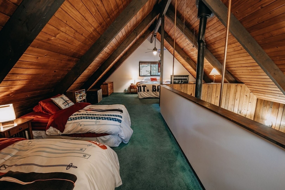 98sl - Hot Tub - Bbq - Pets Ok - Wifi - Sleeps 6 2 Bedroom Home by RedAwning