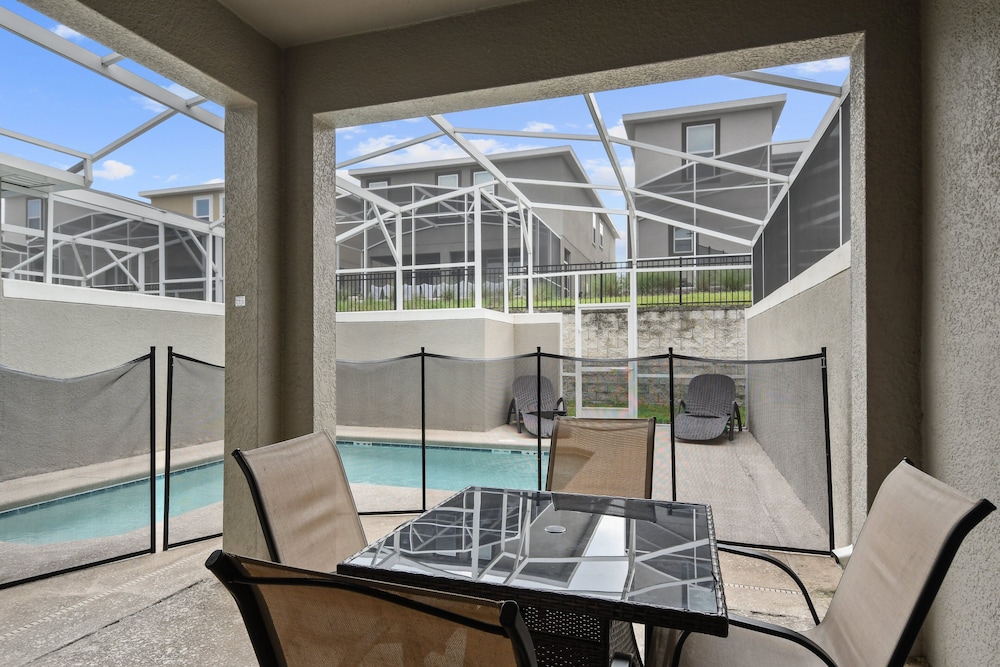 Cozy Family Retreat With Pool Near Disney World