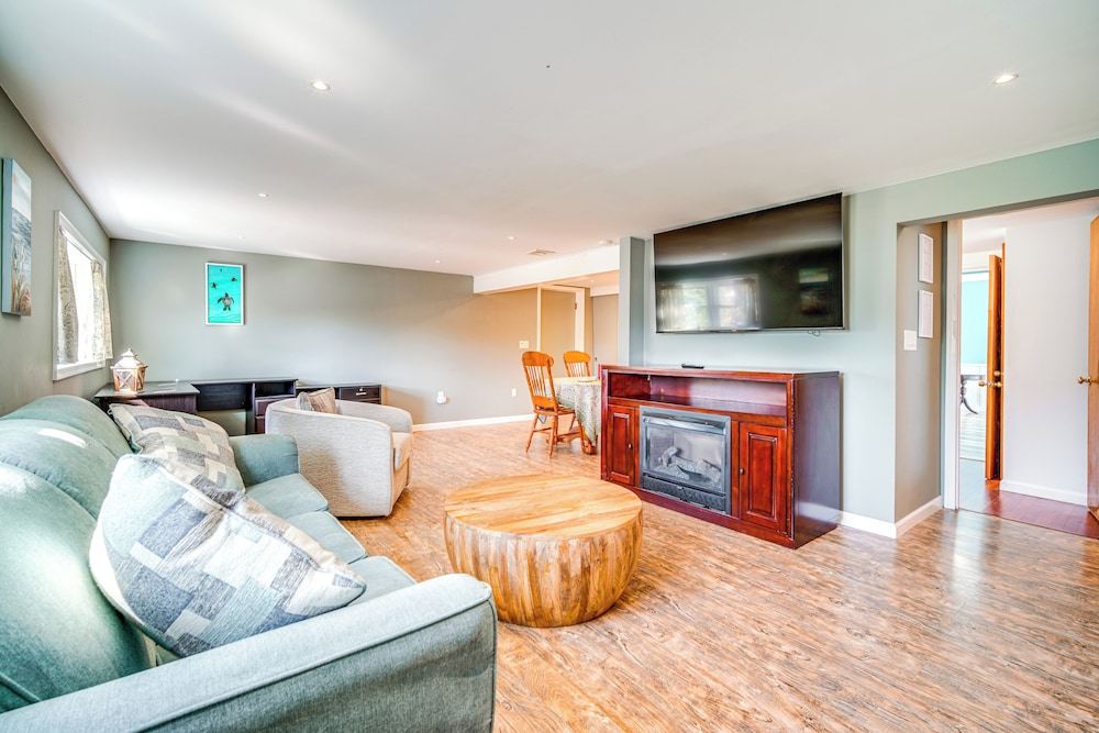 8 Blocks to Beach: Bbq-ready North Cape May Home!