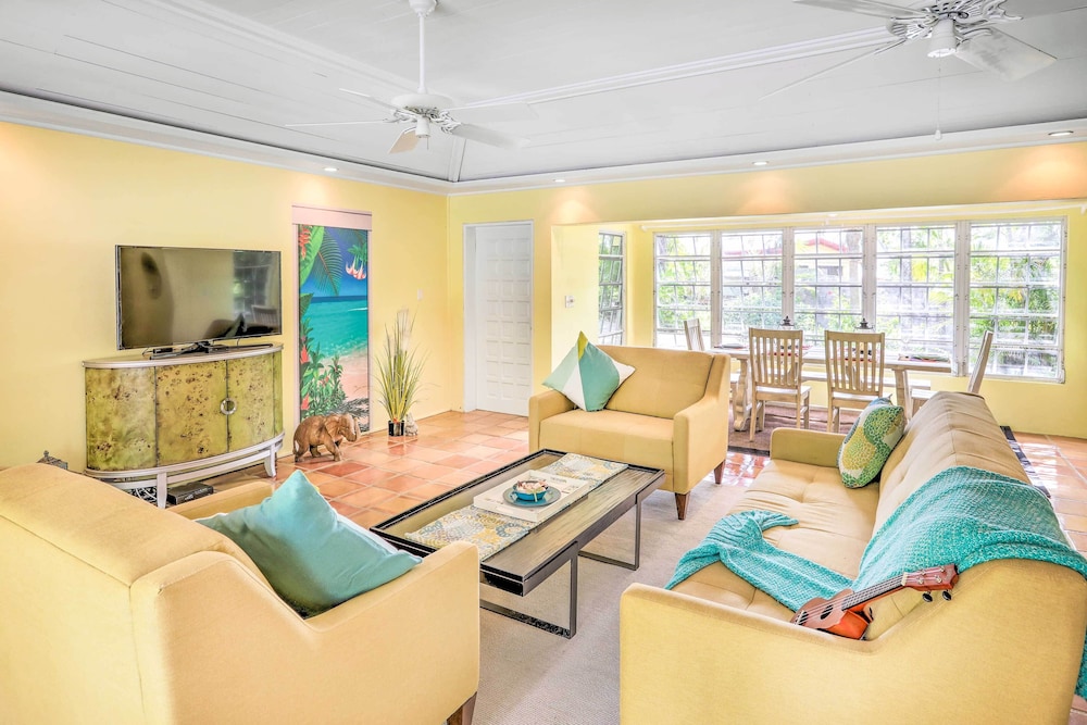 Bright St Thomas Getaway W/pool, 3Mi to Magens Bay