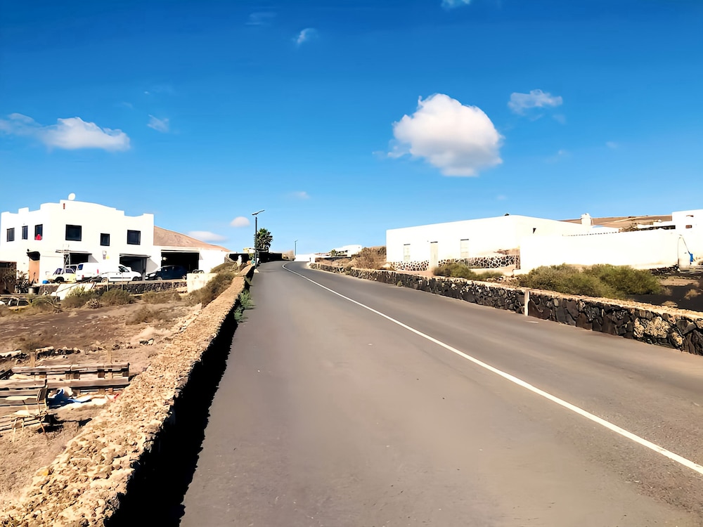 Apartment Alegranza in the Beautiful Village of Mozaga, Lanzarote