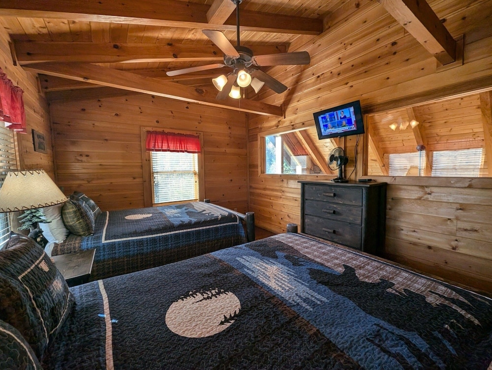 Ern807 - Black Bearry Ridge - Great Location! Close To All The Action! 6 Bedroom Cabin by RedAwning view 4
