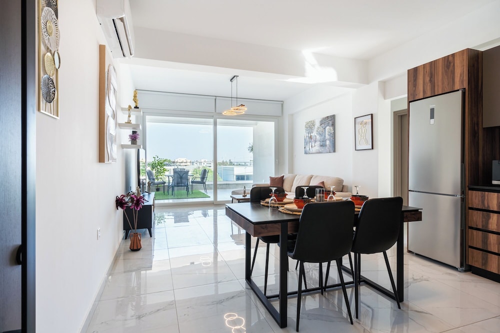 Doria 2-Bedroom Apartment & Balcony in Larnaca