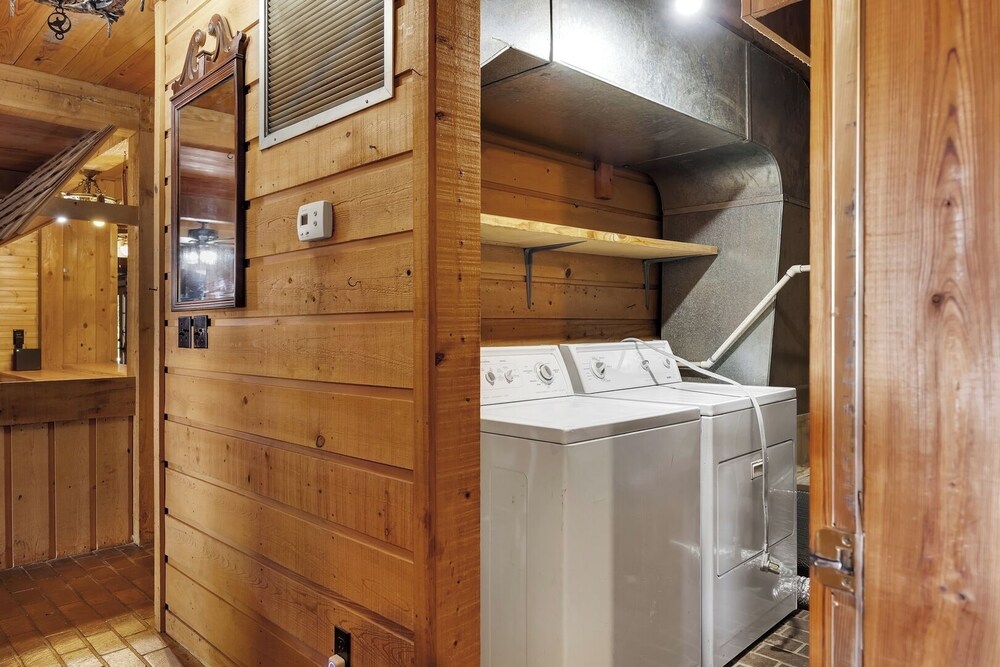 Pet-friendly 3BR Lake House Firepit + Pier