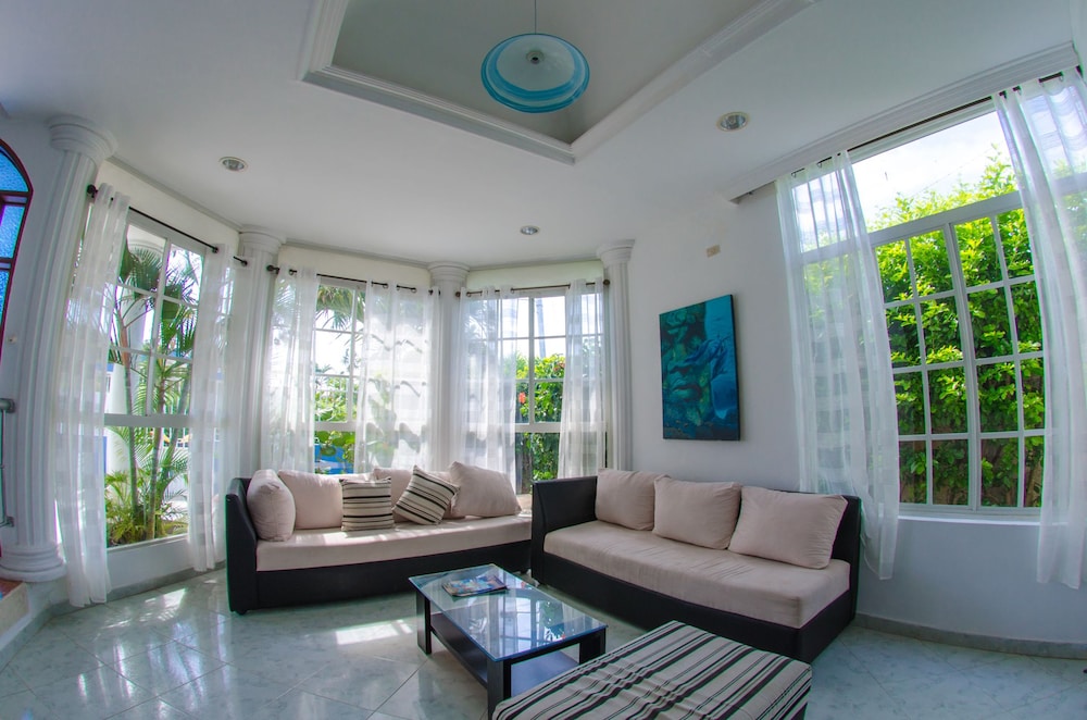 Mahalo House