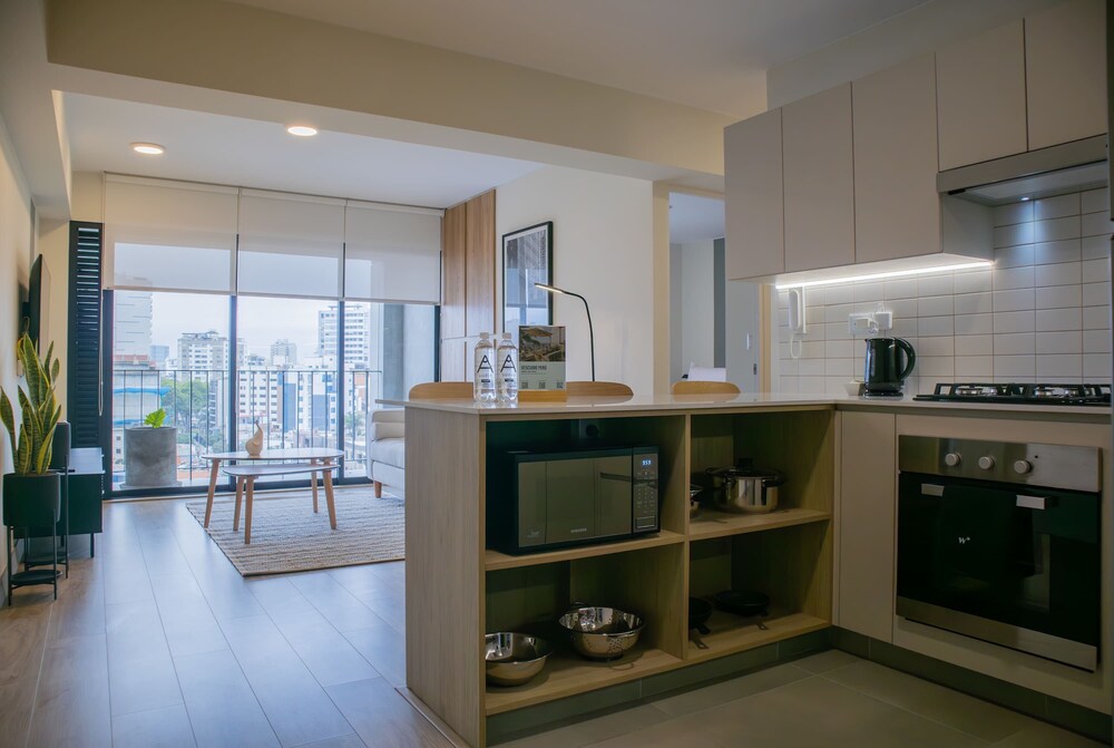w Charming 2BR w Balcony in Miraflores