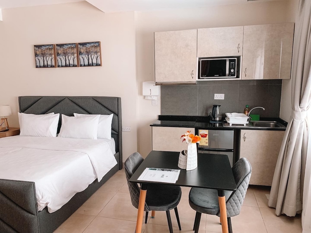 Sky Suites Airport