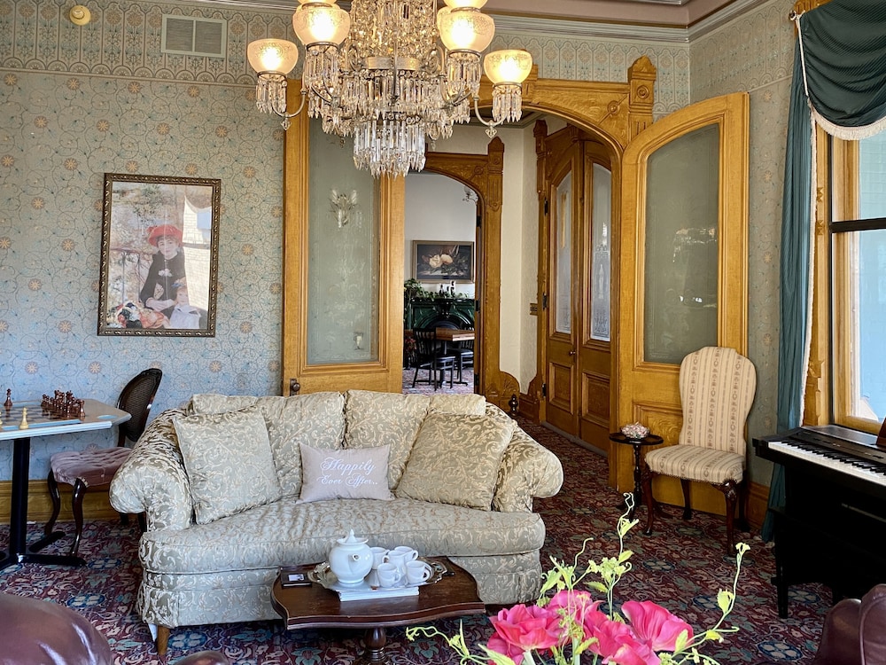 The Kalamazoo House Downtown Hotel & Suites