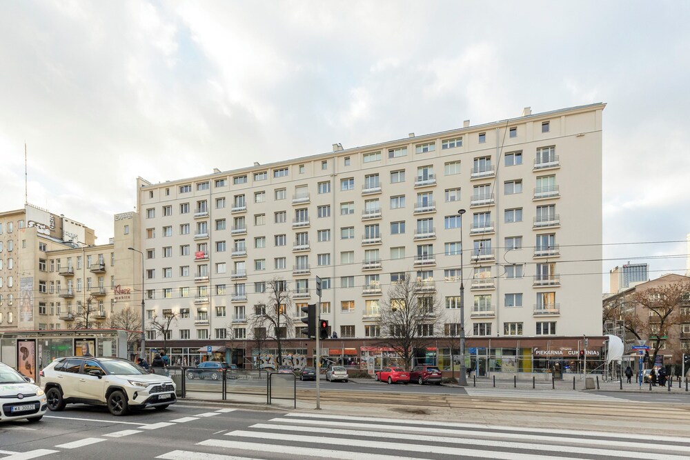 3-bedroom Apartment in Warsaw by Renters