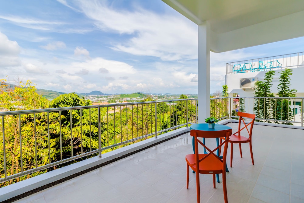 Chalong Hill Tropical Garden Homes