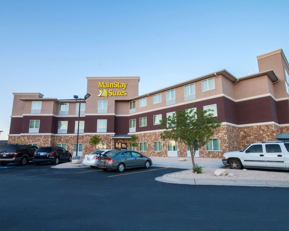 Hobbs Vacations - MainStay Suites - Property Image 1