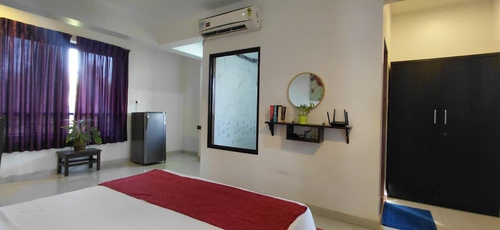 Wave Morjim Hotel