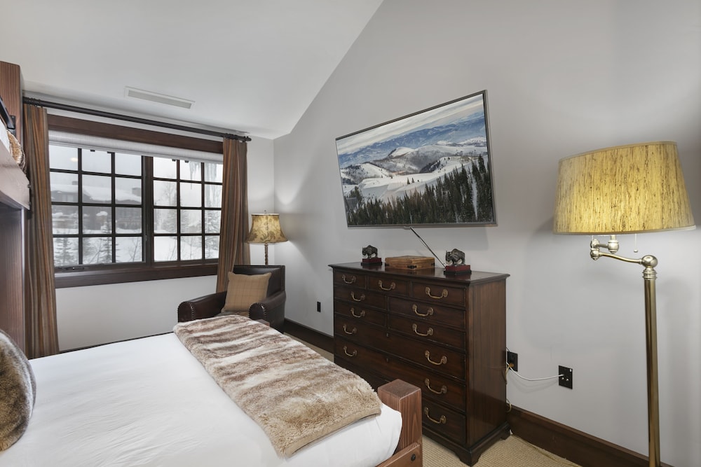 Arrowleaf Lodge- Two Bedroom #401 2 Condo
