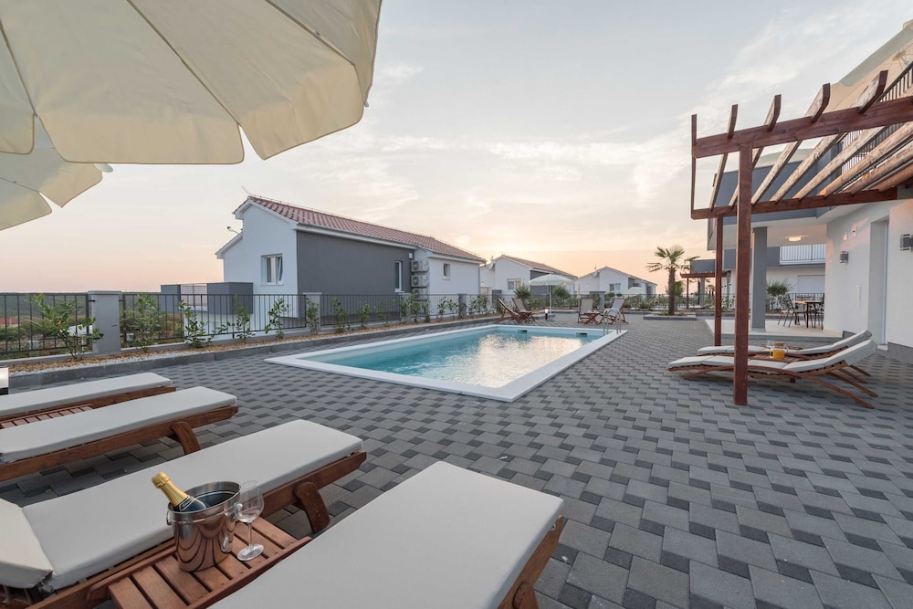 Luxury Escape With Swimming Pool & Modern Design