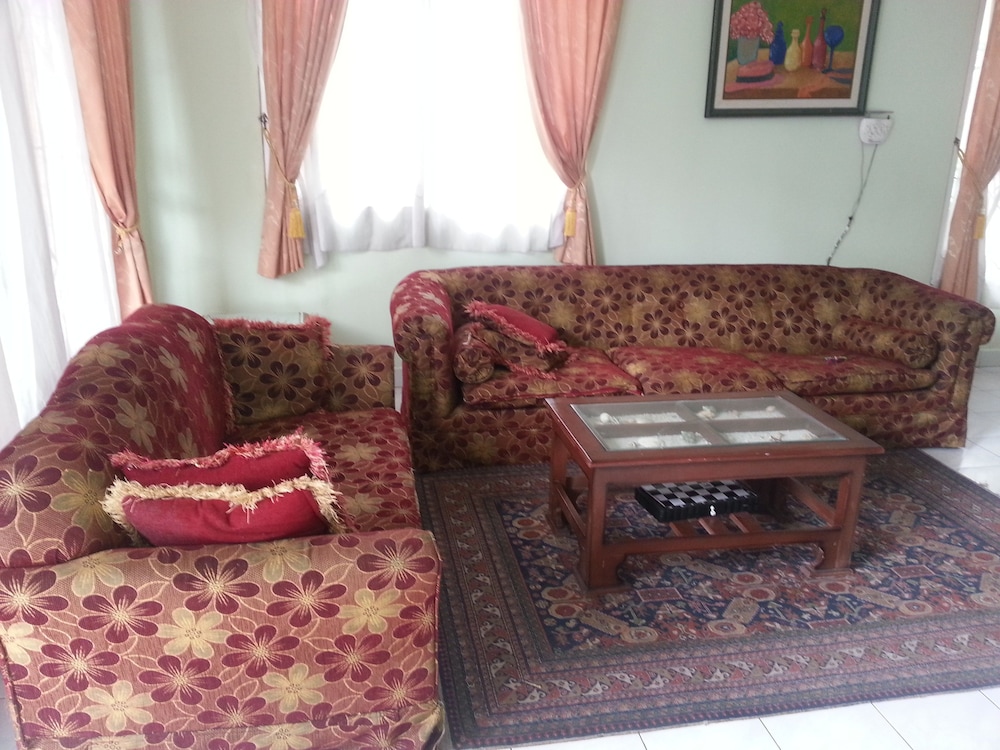 Villa Kota Bunga Tulip