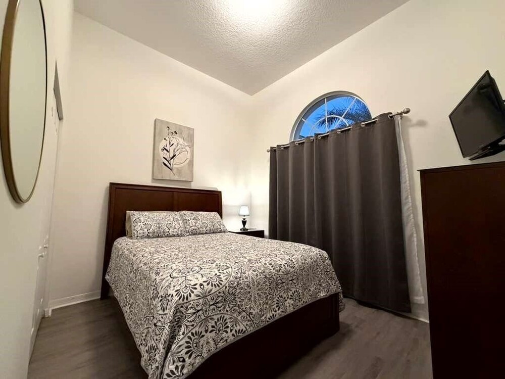 Pool •Spa •Game Rm •10 min Disney-Fun Disney Oasis