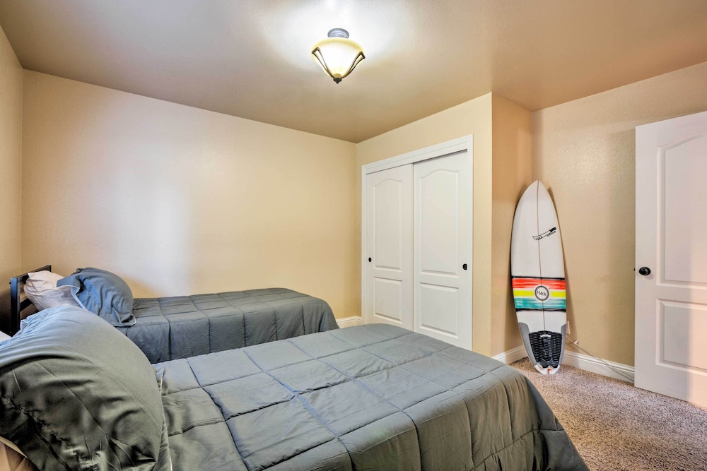 Coastal Retreat Near Redwoods & 2 Miles to Beach! view 3