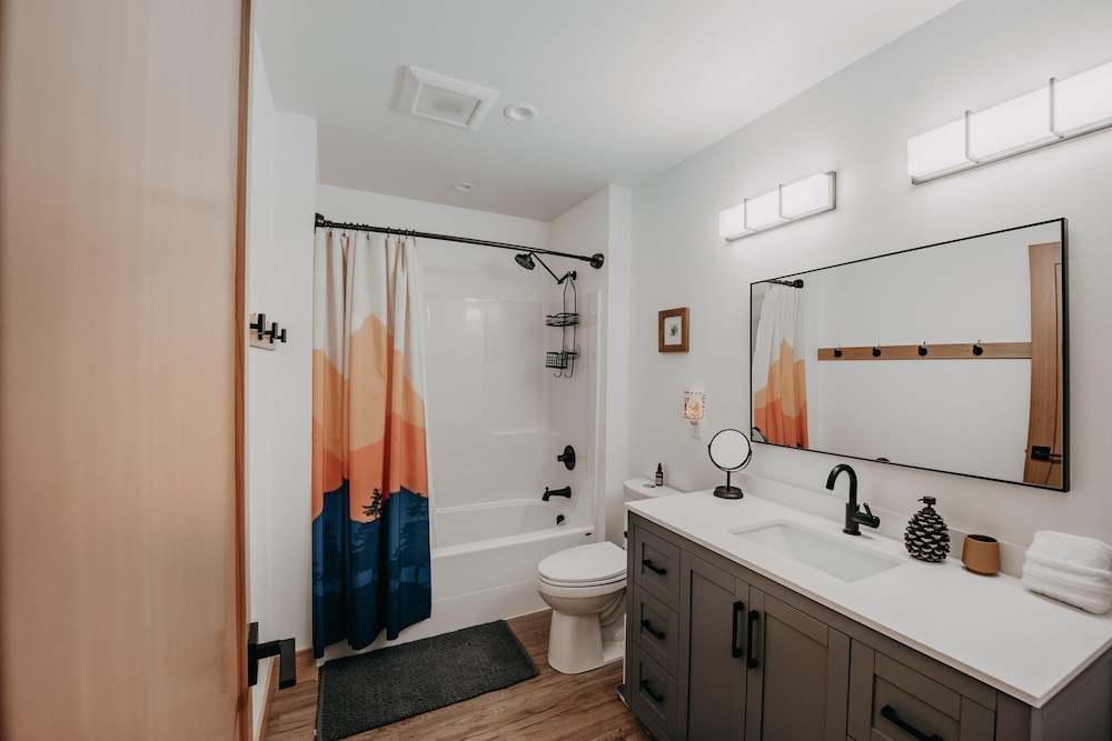 Mt Baker Rim Cabin 50 With Wifi, Hot Tub and Air Conditioning
