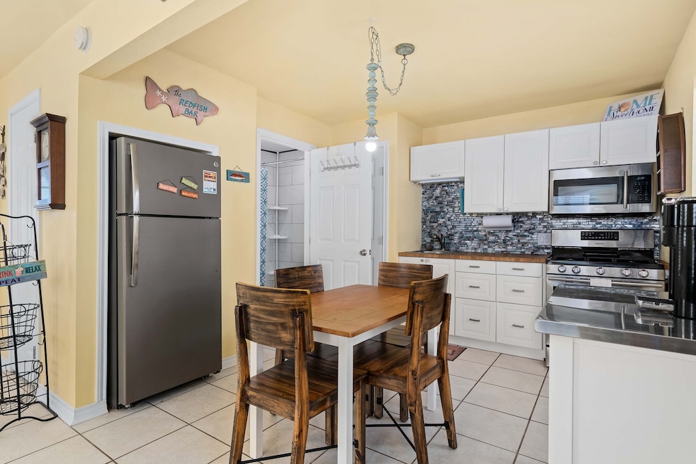 Rockport Redfish Cottage by Miss Kitty’s view 5