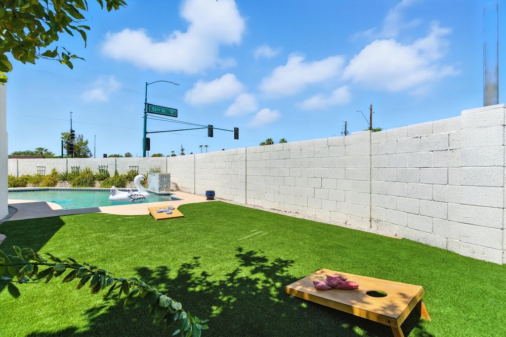 Greenway Getaway - Private Pool - North Scottsdale