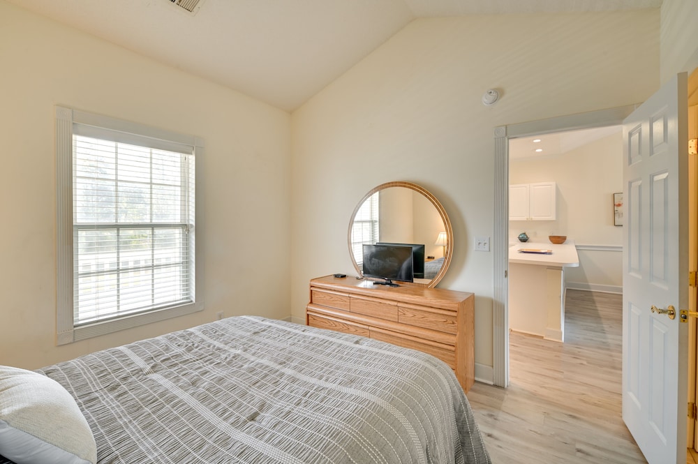 Myrtle Beach Getaway on Golf Resort w/ Balcony! view 5