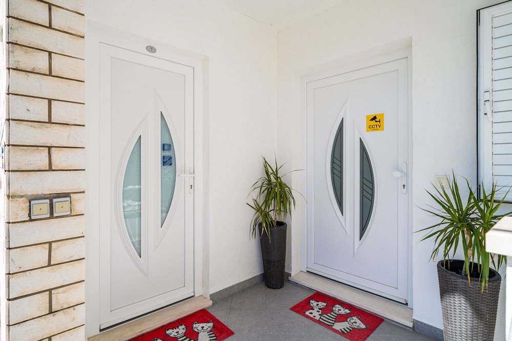Jele Rooms
