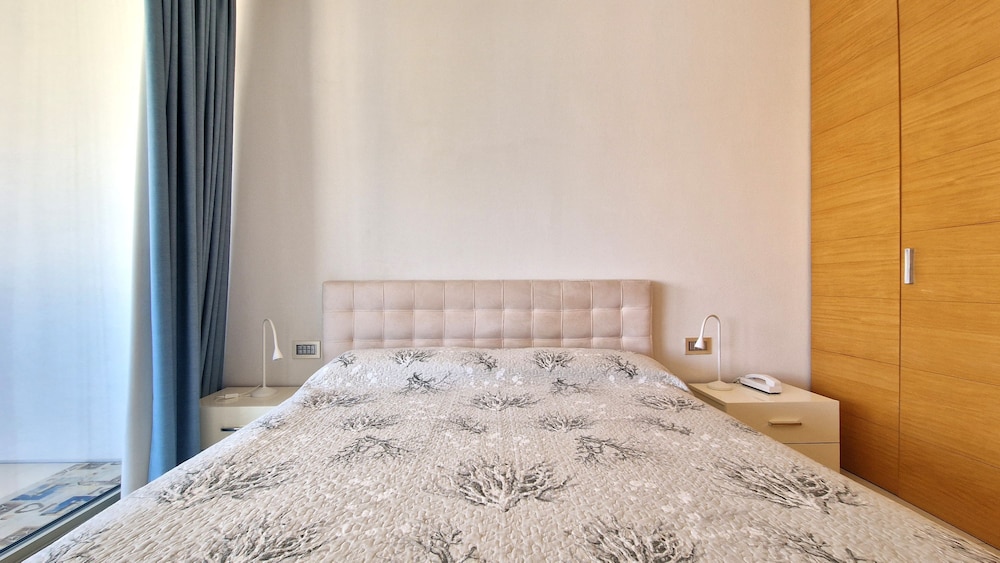 Suite Le Vele Sea View Sleeps 4 and Wifi