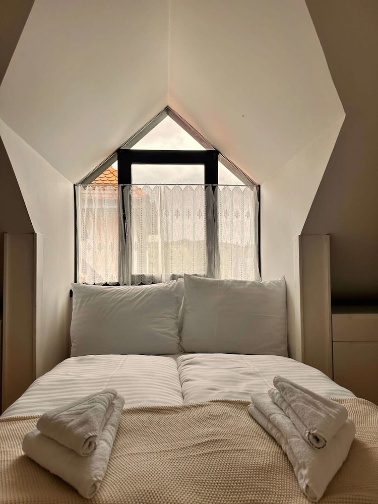 Charming City Loft Apartment With Free Parking