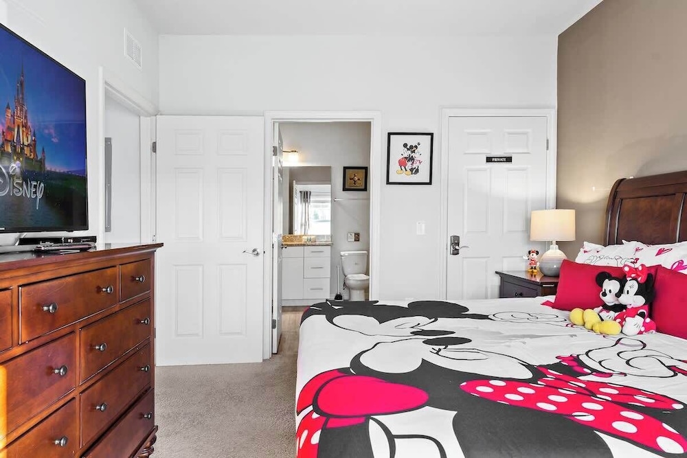 Cozy 4BR Retreat Near Orlando Attractions