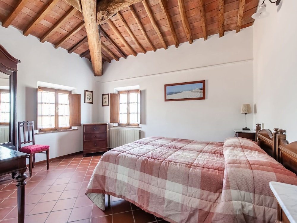 Scenic Farmhouse in Peccioli with Swimming Pool near Lakes view 2