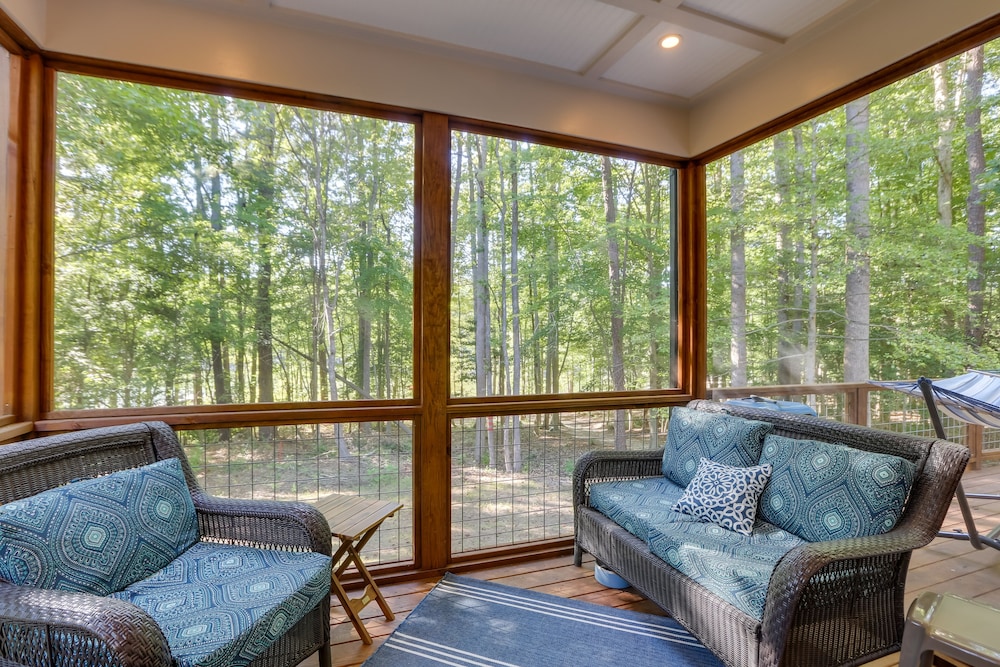 Lovely Kerr Lake House w/ Private Dock! view 5