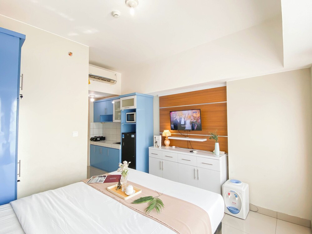 Restful Studio Apartment At Springlake Summarecon Bekasi