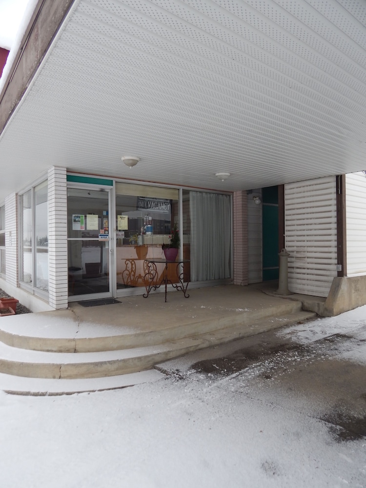 Hinton Highway Inn