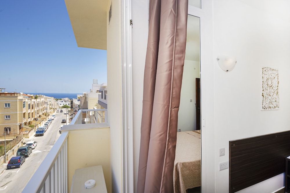 Summer Breeze Comfort Apartments by Getaways Malta