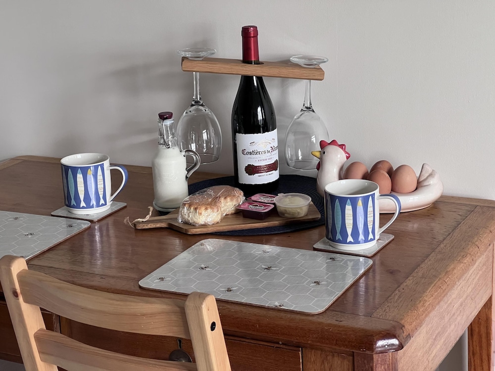 Poachers Hut 1-bed Cottage, Sleeps 2, Pet Friendly view 5