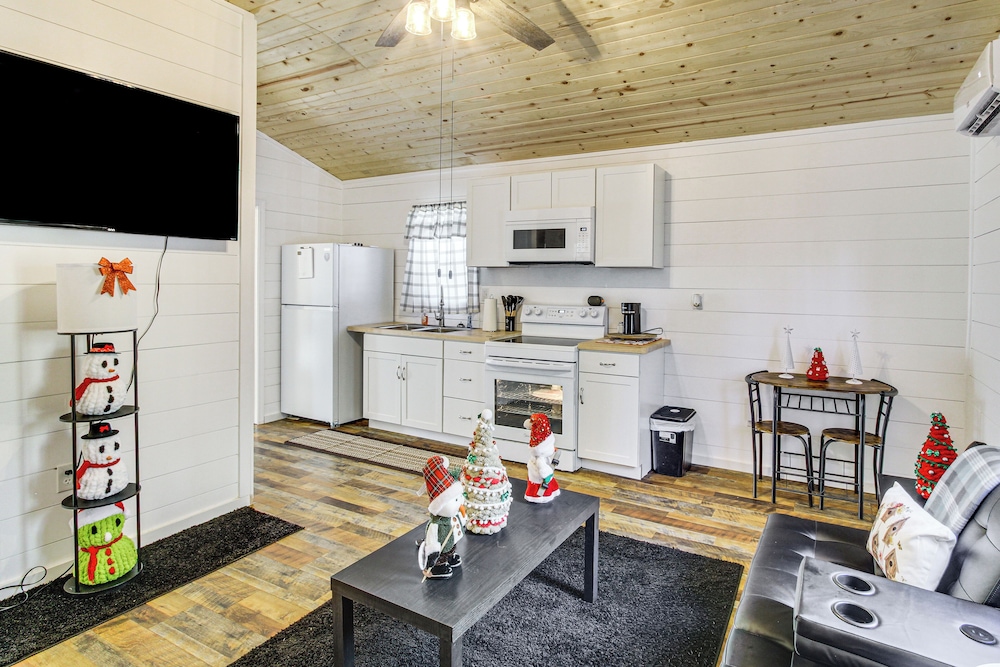 1 Mi to Dtwn Enterprise: Pet-friendly Home w/ Yard
