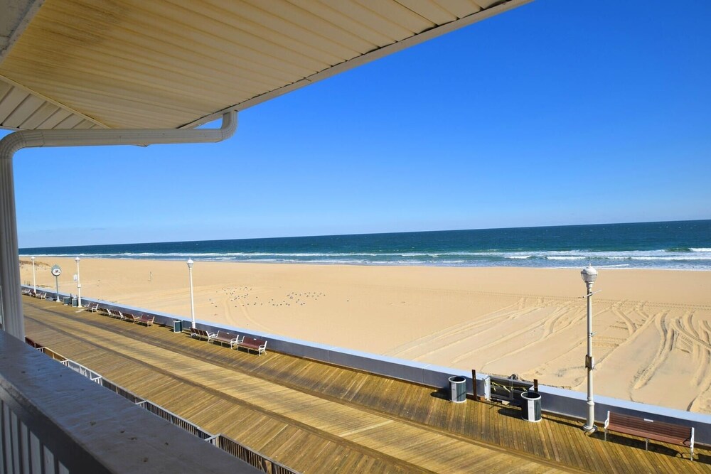 Alameda 6 1 Bedroom Condo by RedAwning view 5