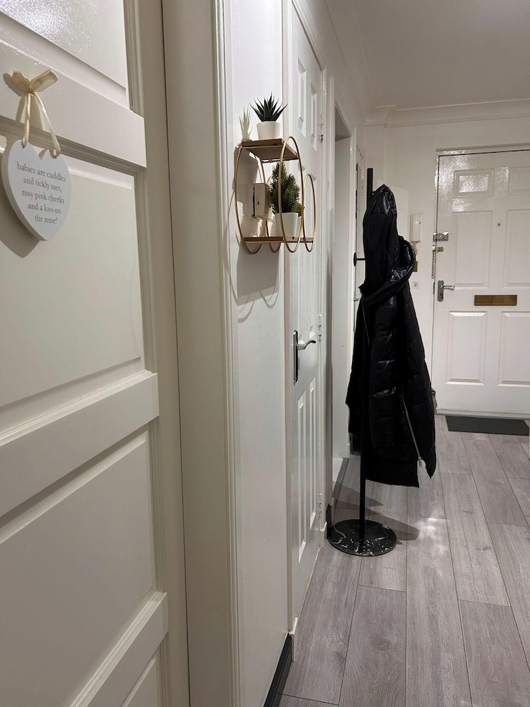 Modern Apartment-sleeps6-parking-seft Check in
