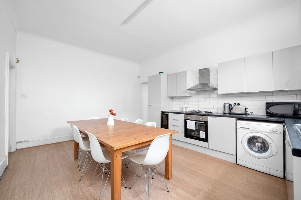 Classic Apartment Near Airport, 02 Arena, Drl, Excel Exhibition Centre