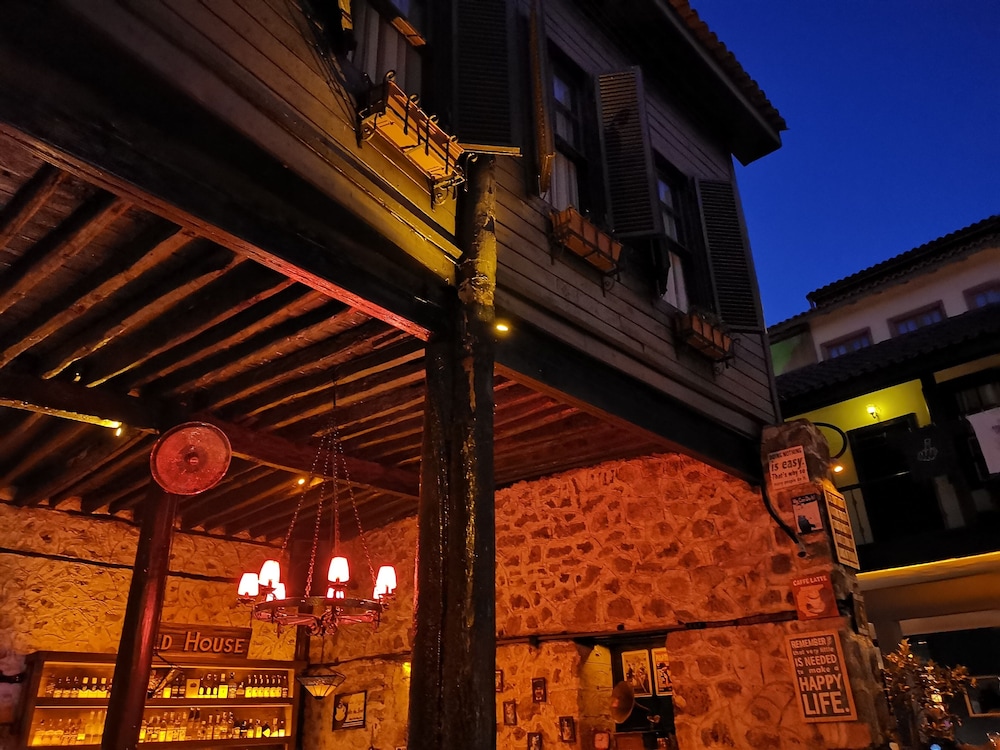 Old House Pub Hotels
