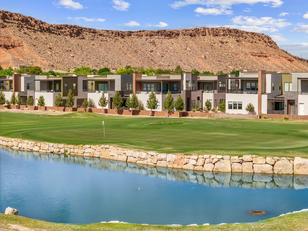Villa #19 At Bloomington Country Club 3 Bedroom Condo