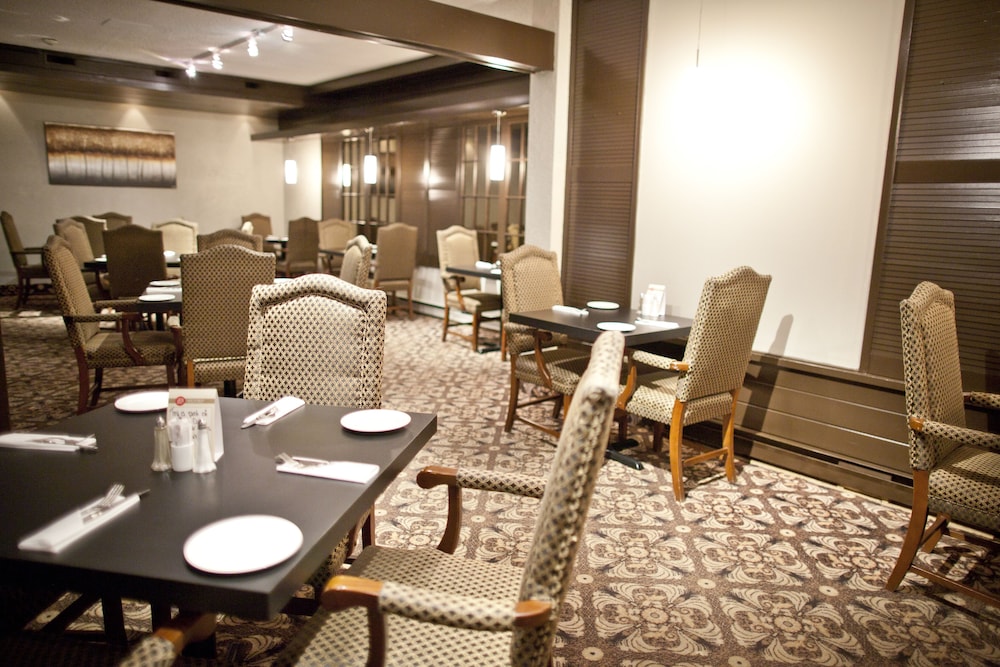 North Bay Vacations - Ramada by Wyndham Pinewood Park Resort North Bay - Property Image 10