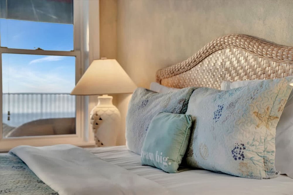 Stones Throw Beachfront Family Suite 3 Views