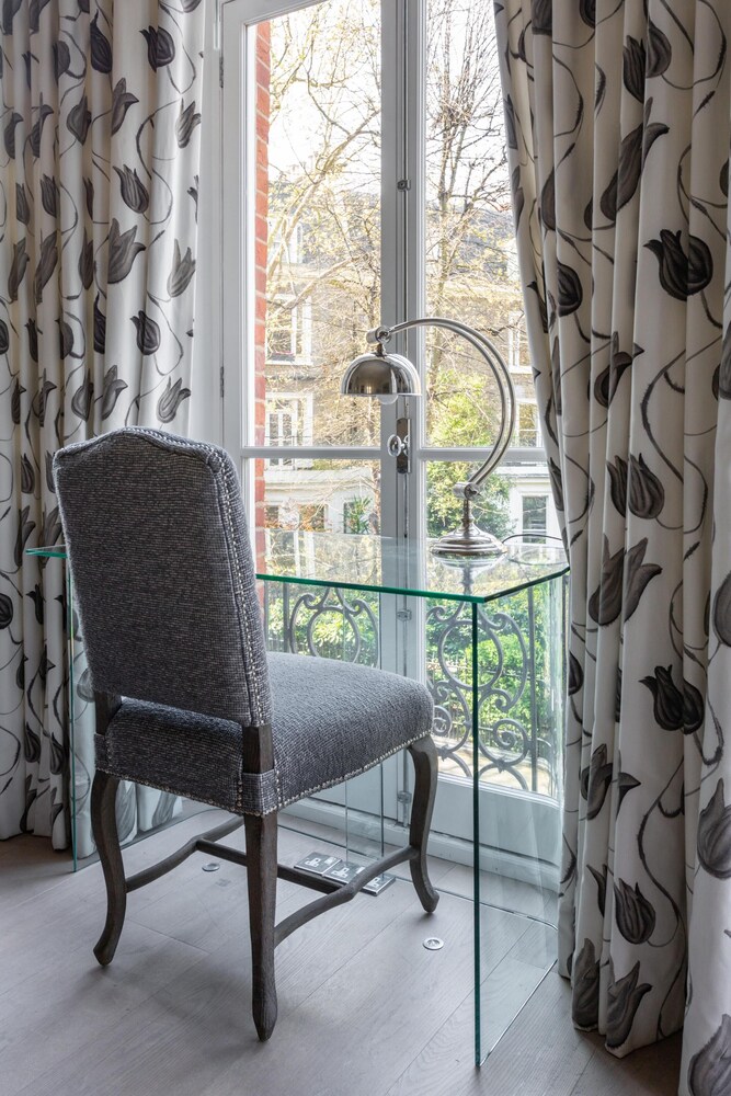 Gledhow Gardens Viii by Onefinestay