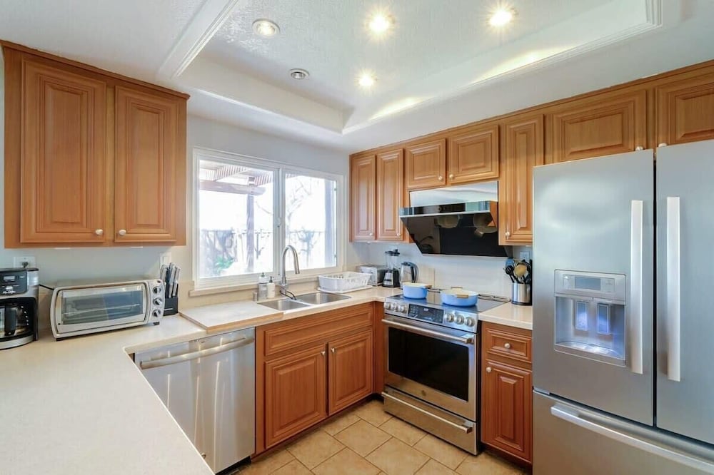 @ Marbella Lane - 4BR Home Away From Home Ldry