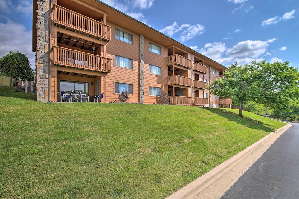 Branson Getaway w/ Balcony & Resort Amenities! view 4