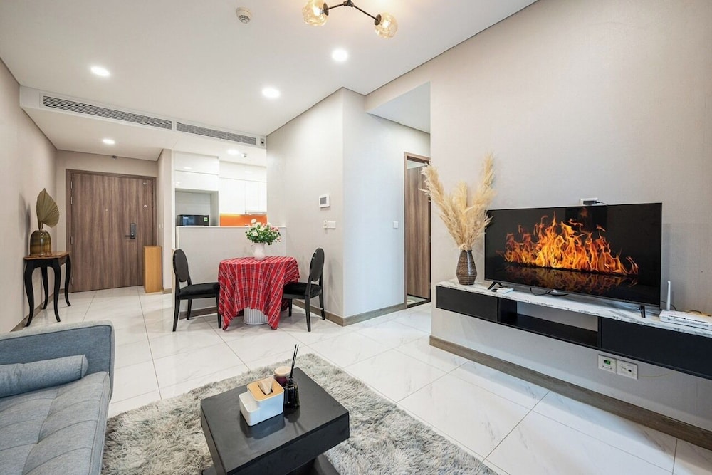 Luxury Sunwah Apartment near Landmark 81 - City View